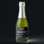 Just Married 60 Years Ago I Sparkling Wine Label<br><div class="desc">Cute design, perfect for anyone who's been married for 60 years and to a wedding vow renewal ceremony. It makes a great matching outfit for couples! 'Just Married 60 Years Ago' quote for a couple who got married 60 years ago or a couple renewing wedding vows on their wedding anniversary....</div>