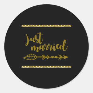 Just Married Arrow Tribal Bride Groom Honeymoon We Classic Round Sticker