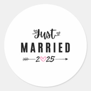 Just Married Est 2025 Honeymoon Wedding Couples An Classic Round Sticker