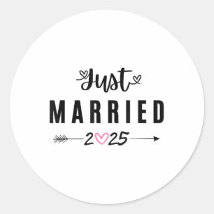 Just Married Est 2025 Honeymoon Wedding Couples An Classic Round Sticker