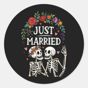 Just Married Halloween Skeleton Bride And Groom Classic Round Sticker