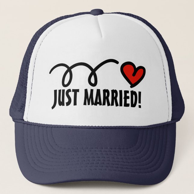 Just Married! hats with funny heart design (Front)