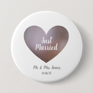 Just married pearl and purple heart keyring 7.5 cm round badge