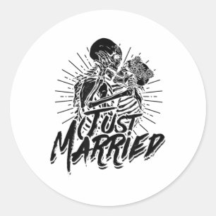Just Married- Spooky Halloween Bride And Groom Cou Classic Round Sticker