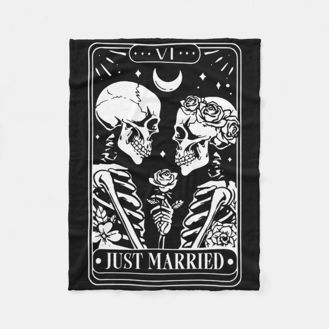 Just Married The Lovers Skeleton Couple Matching H Fleece Blanket (Front)