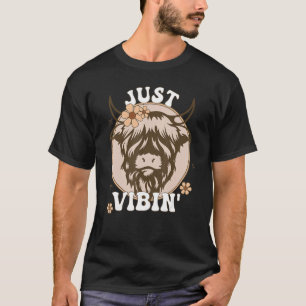 Just vibin' highland cow  Retro groovy T-Shirt