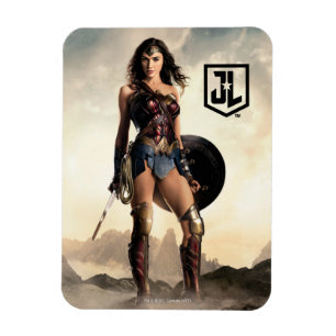 Justice League   Wonder Woman On Battlefield Magnet