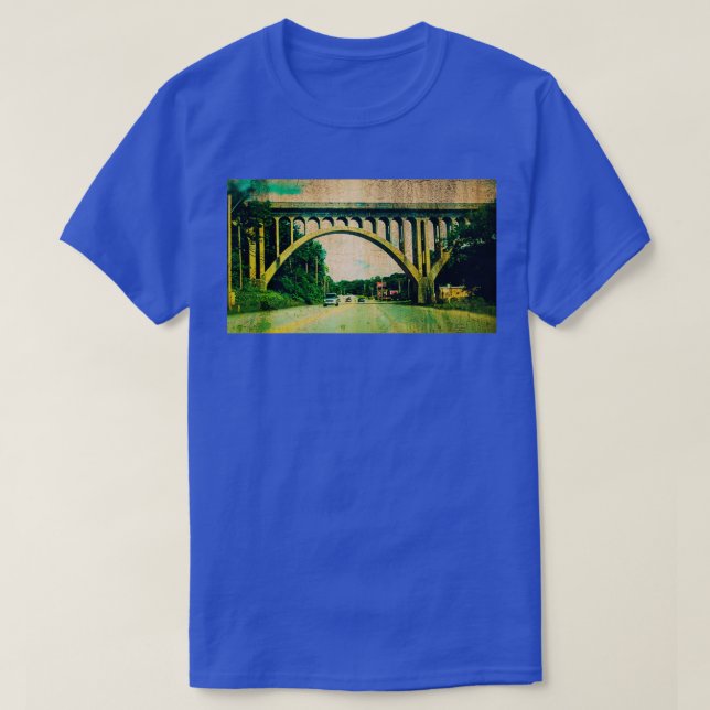 Kansas City Southern Concrete Railroad Bridge Grun T-Shirt (Design Front)
