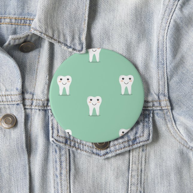 Kawaii happy tooth 10 cm round badge (In Situ)