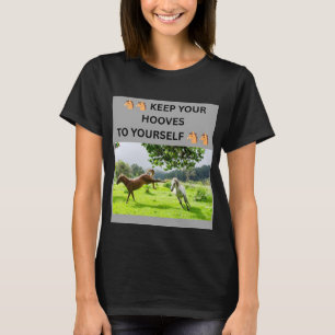 🐴🐴 KEEP YOUR HOOVES TO YOURSELF 🐴🐴 T-Shirt