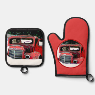 Keeshond Painting Christmas Old Red Truck Dog Art Oven Mitt & Pot Holder Set