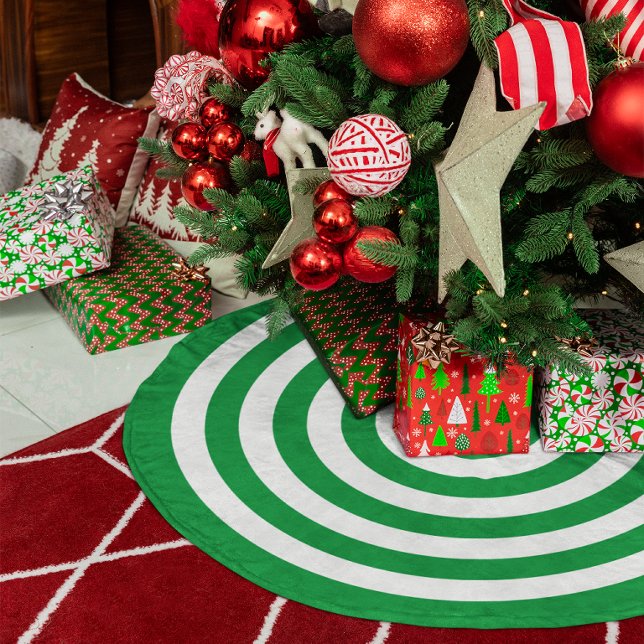 Kelly Green and White Concentric Circles Brushed Polyester Tree Skirt (Spearmint Candy Green and White Concentric Circles Brushed Polyester Christmas Tree Skirt)