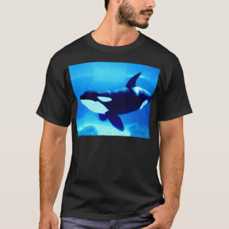 Killer whale orca swimming underwater 2 T-Shirt