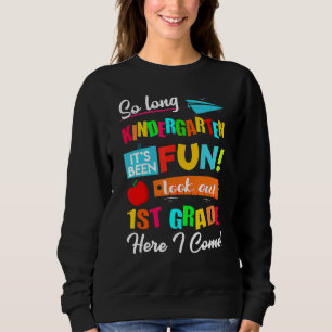 Kindergarten Graduation Magical Unicorn 2022 Sweatshirt