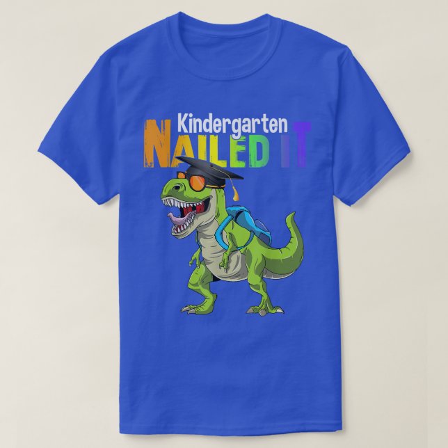 Kindergarten Nailed It Graduation Class Of 2022 Di T-Shirt (Design Front)