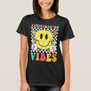 Kindergarten vibes retro smile teacher kids back T-Shirt