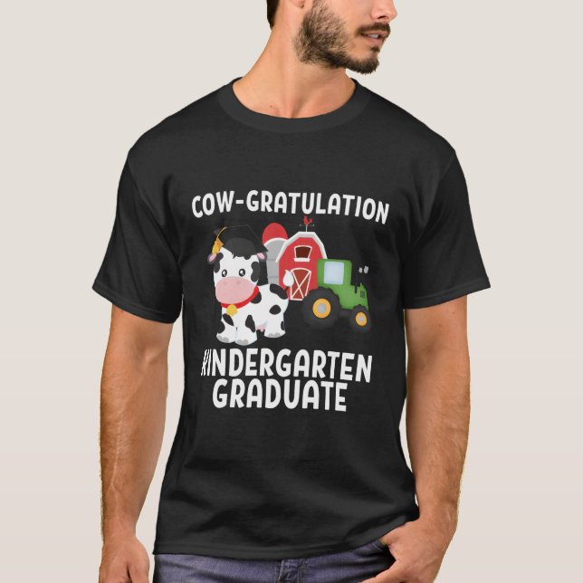 Kindergen Graduate Cow Farm Barnyard Tractor Gradu T-Shirt (Front)