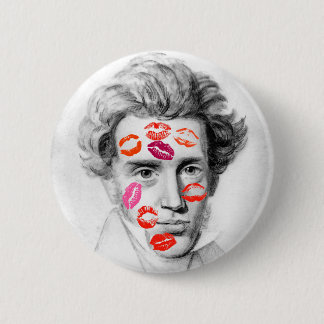 “KISS-COVERED KIERKEGAARD” 6 CM ROUND BADGE