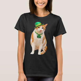 Kiss irish cat leprechaun hat shamrock st patricks T-Shirt