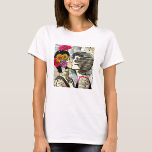Kiss LGBTQ Love Two Women Kissing Pride T-Shirt