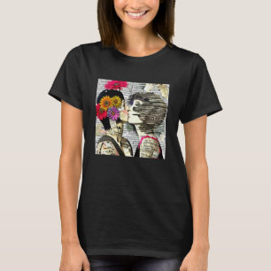 Kiss LGBTQ Love Two Women Kissing Pride T-Shirt