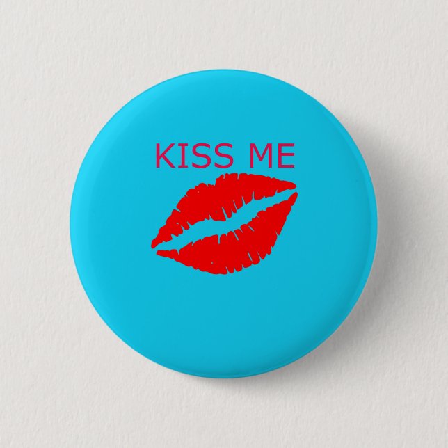 Kiss Me 6 Cm Round Badge (Front)