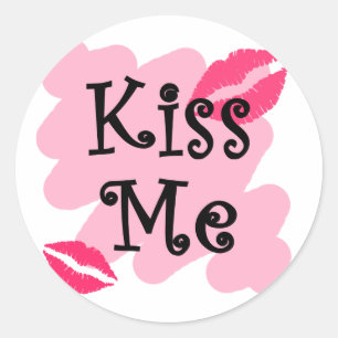 kiss me classic round sticker
