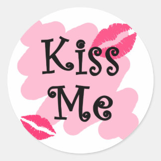 kiss me classic round sticker
