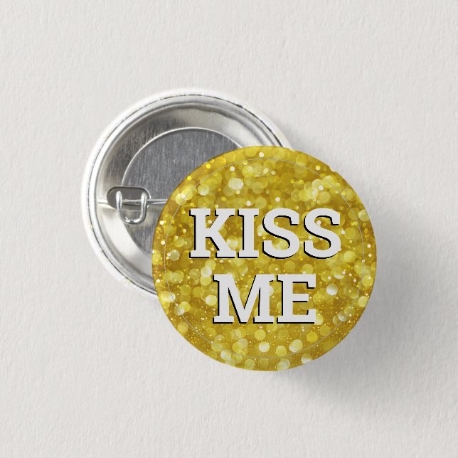 KISS ME fun Button / Retro Party - Gold (Front & Back)