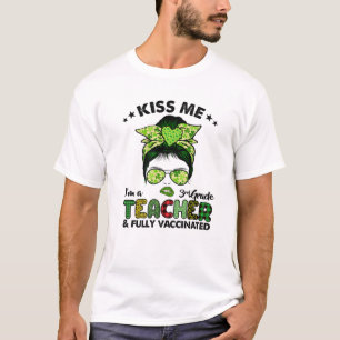 Kiss Me I'm 3Rd Grade Teacher Irish Shamrock St Pa T-Shirt