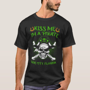 Kiss Me I'm A Pirate St Patricks Day Skull Pirate T-Shirt