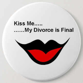 Kiss me I'm divorced 6 Cm Round Badge