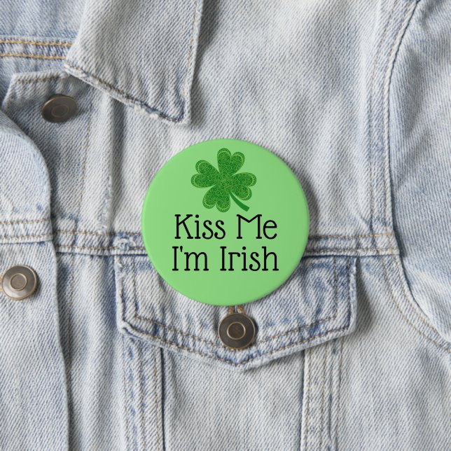 Kiss Me I'm Irish Clover St. Patrick's Day 7.5 Cm Round Badge (In Situ)