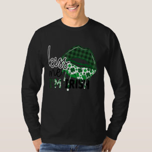 Kiss Me I'm Irish  Funny Saint Patrick Day Men Wom T-Shirt