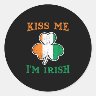 Kiss me im irish funny st patricks day classic round sticker