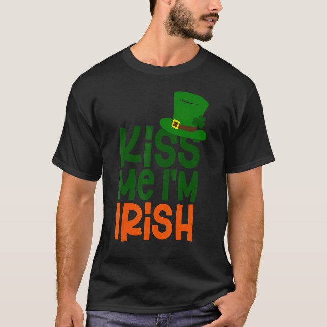 Kiss Me I'm Irish Leprechaun Hat St Patricks Day T-Shirt (Front)
