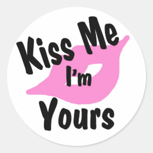 Kiss me I'm yours Classic Round Sticker