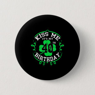 Kiss Me Its My 40th Birthday St Patricks Day Iris  6 Cm Round Badge