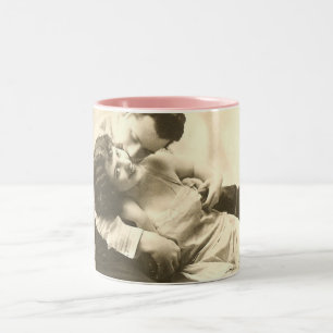 kiss me mug