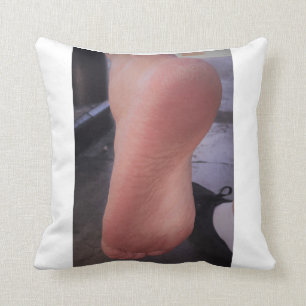 KISS MY FEET CUSHION