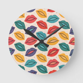 Kiss Pattern Round Clock