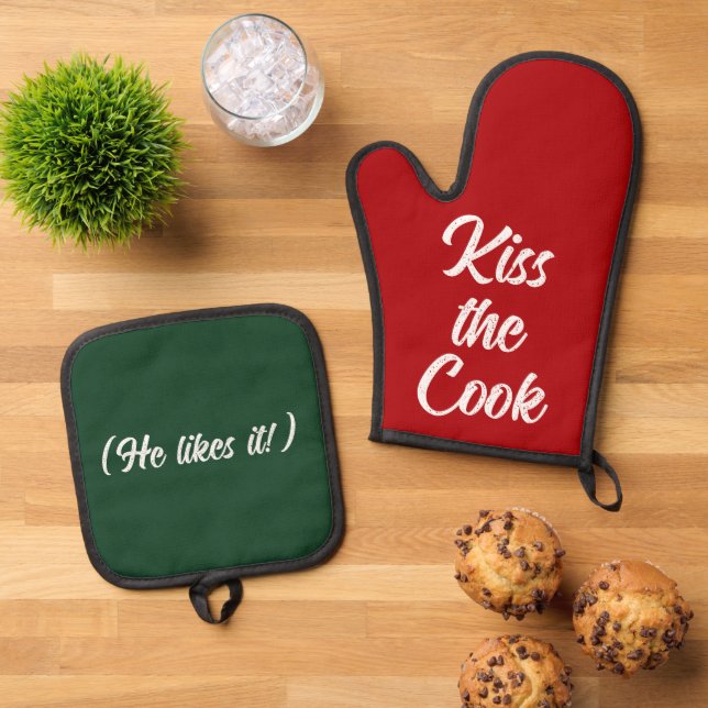 Kiss the Cook Funny Christmas Gift Red Green Oven Mitt & Pot Holder Set (Top Down)