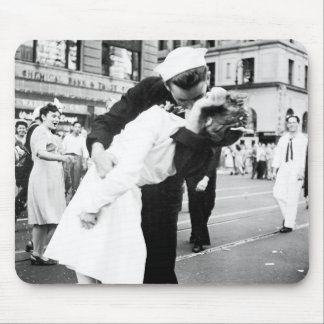Kissing the War Goodbye Mouse Mat