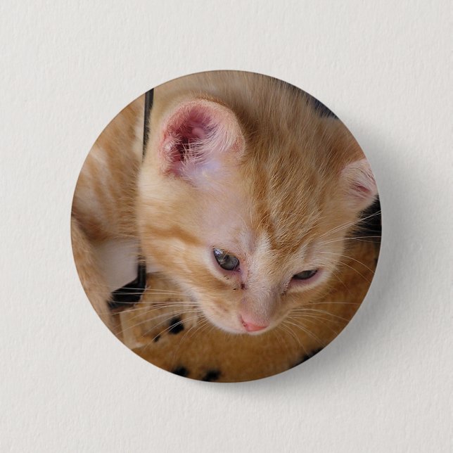 KITTY 6 CM ROUND BADGE (Front)