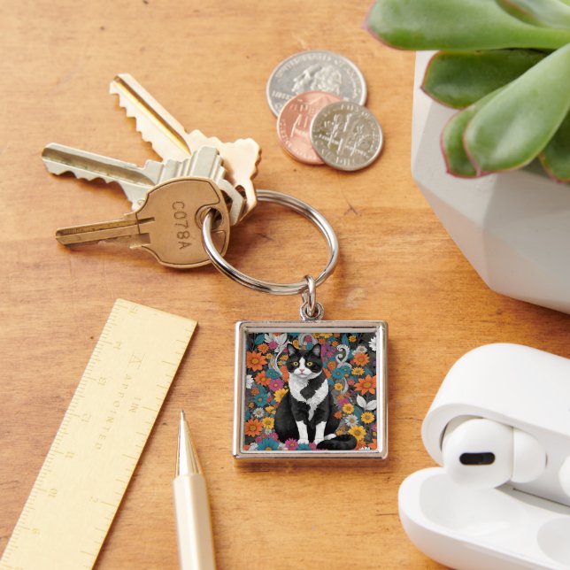 Kitty among the flowers key ring (Desk)