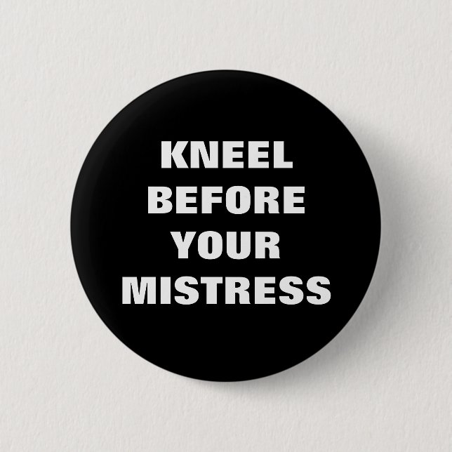 KNEEL BEFORE YOUR MISTRESS 6 CM ROUND BADGE (Front)