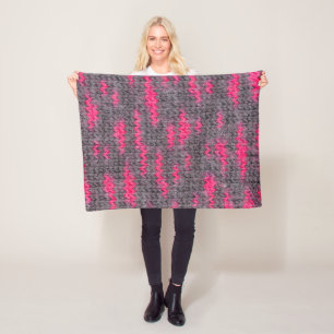 Knit wool structure with pink and grey colours fleece blanket