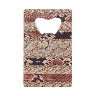 Knitwear texture, geometric snake pattern.
