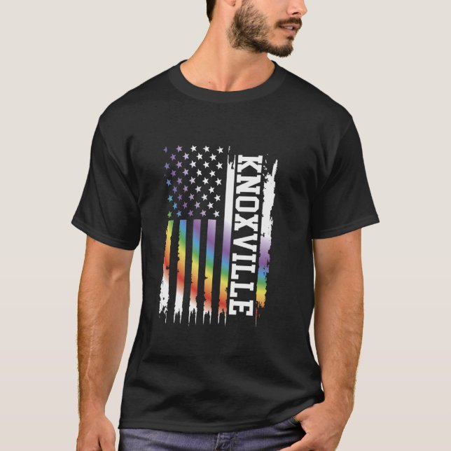 Knoxville United States Distressed Rainbow w US Fl T-Shirt (Front)