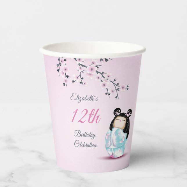 Kokeshi Doll Cherry Blossom | Girl´s Birthday Paper Cups (Front)